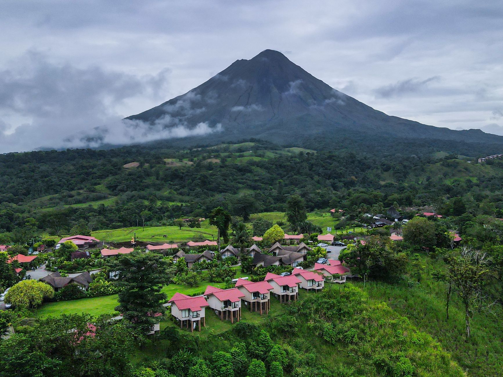 Green Hospitality in Costa Rica: Architecture and Wild Sanctuaries Between Peaks and Jungles