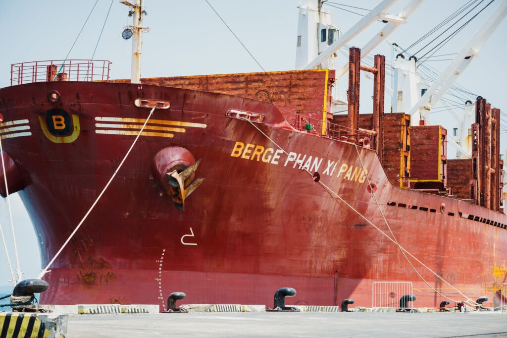 El laberinto intermodal de Vanuatu: Canales de arrecife, cabotaje interinsular y la frágil conectividad del archipiélago melanesio