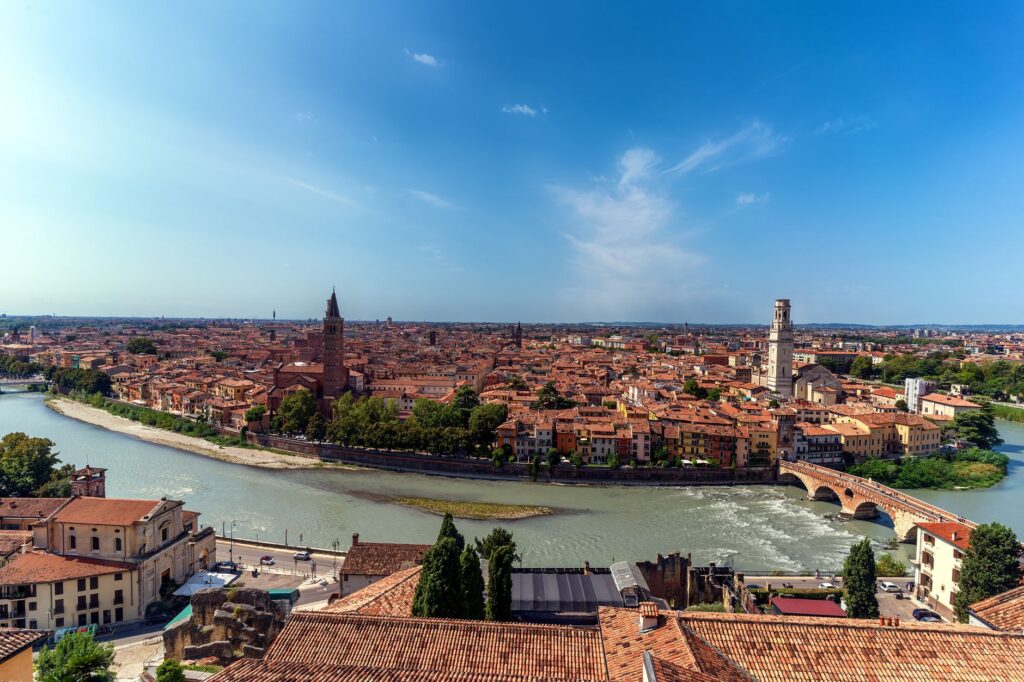 El secreto de la piedra y el hinojo: la liturgia del Mercado Central de Verona y los tesoros del Adigio
