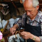 El latido del cuero repujado: guadamecí, gubia y memoria en los obradores de Córdoba