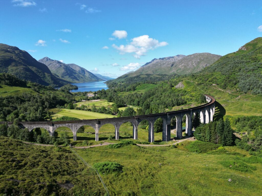 El laberinto ferroviario de las tierras altas de Escocia: viaductos centenarios, locomotoras de vapor y la frágil conectividad de la línea de West Highland