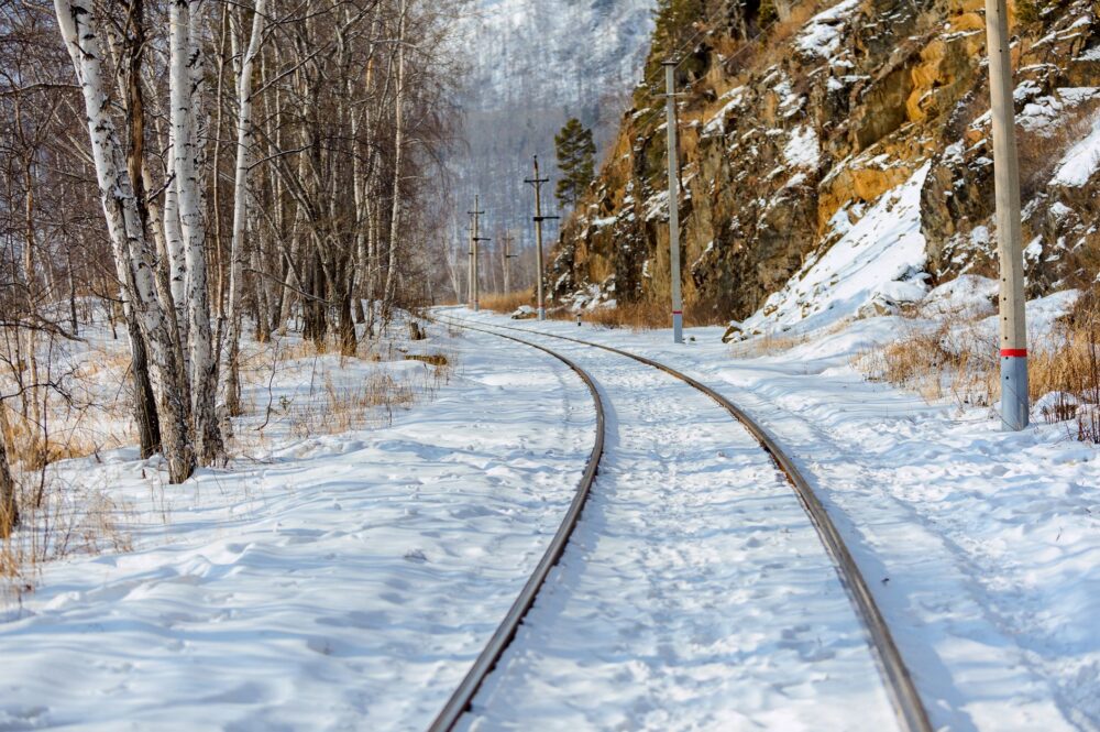 El latido secreto del ferrocarril Transiberiano: ingeniería ferroviaria y el pulso vertical de la taiga siberiana