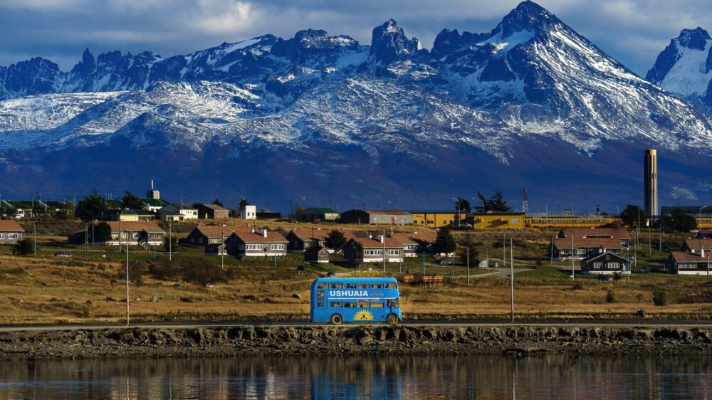 El laberinto de las turberas fósiles: cómo el transporte de baja emisión redefine la movilidad en las islas Orcadas