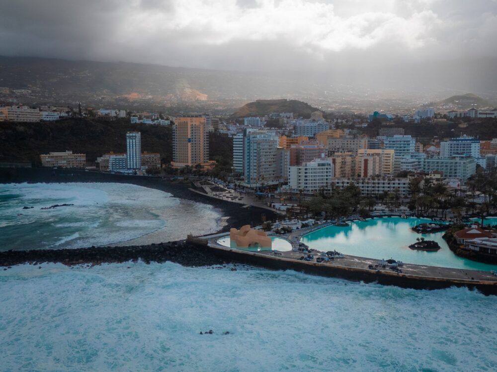El laberinto de las corrientes ecuatoriales: cómo la movilidad eléctrica y la energía renovable transforman las Islas Galápagos