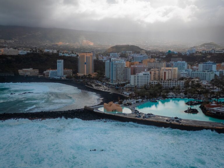 El laberinto de las corrientes ecuatoriales: cómo la movilidad eléctrica y la energía renovable transforman las Islas Galápagos