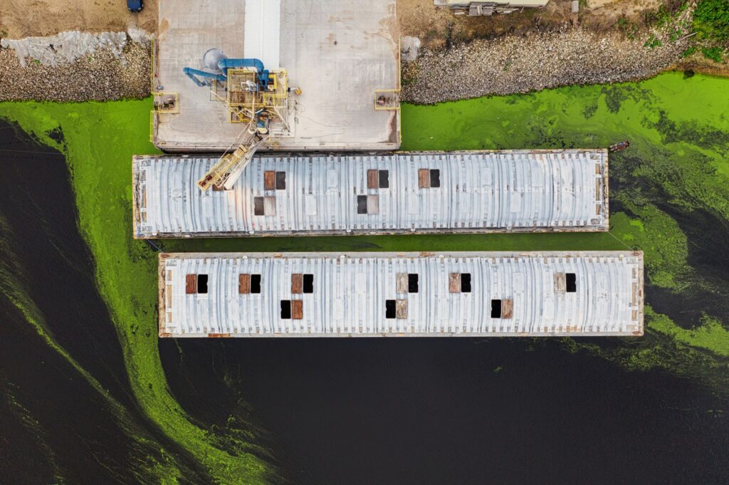 La ruta fluvial del Magdalena: Navegación, ingeniería ribereña y la conectividad histórica entre Puerto Berrío y Barranquilla