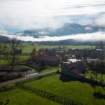 El laberinto de las cumbres kársticas: cómo la movilidad vertical sostenible y los senderos suspendidos transforman el transporte en los Picos de Europa