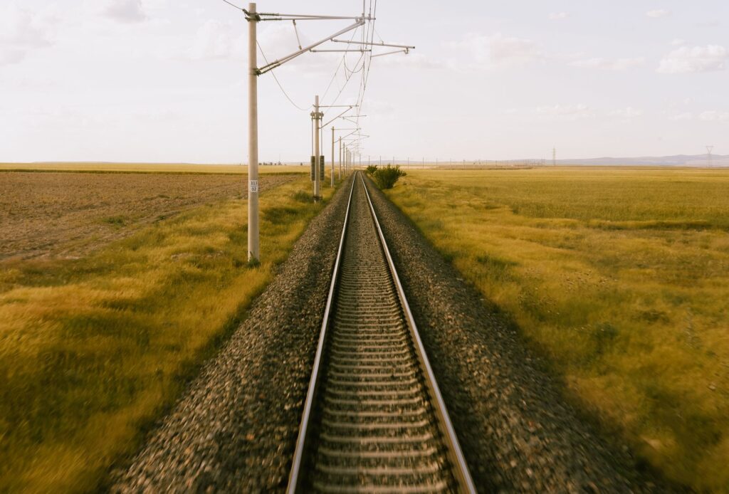 El Ferrocarril Overland y la Conectividad Ferroviaria entre Melbourne y Adelaida: Historia, Ingeniería y Logística de Viaje