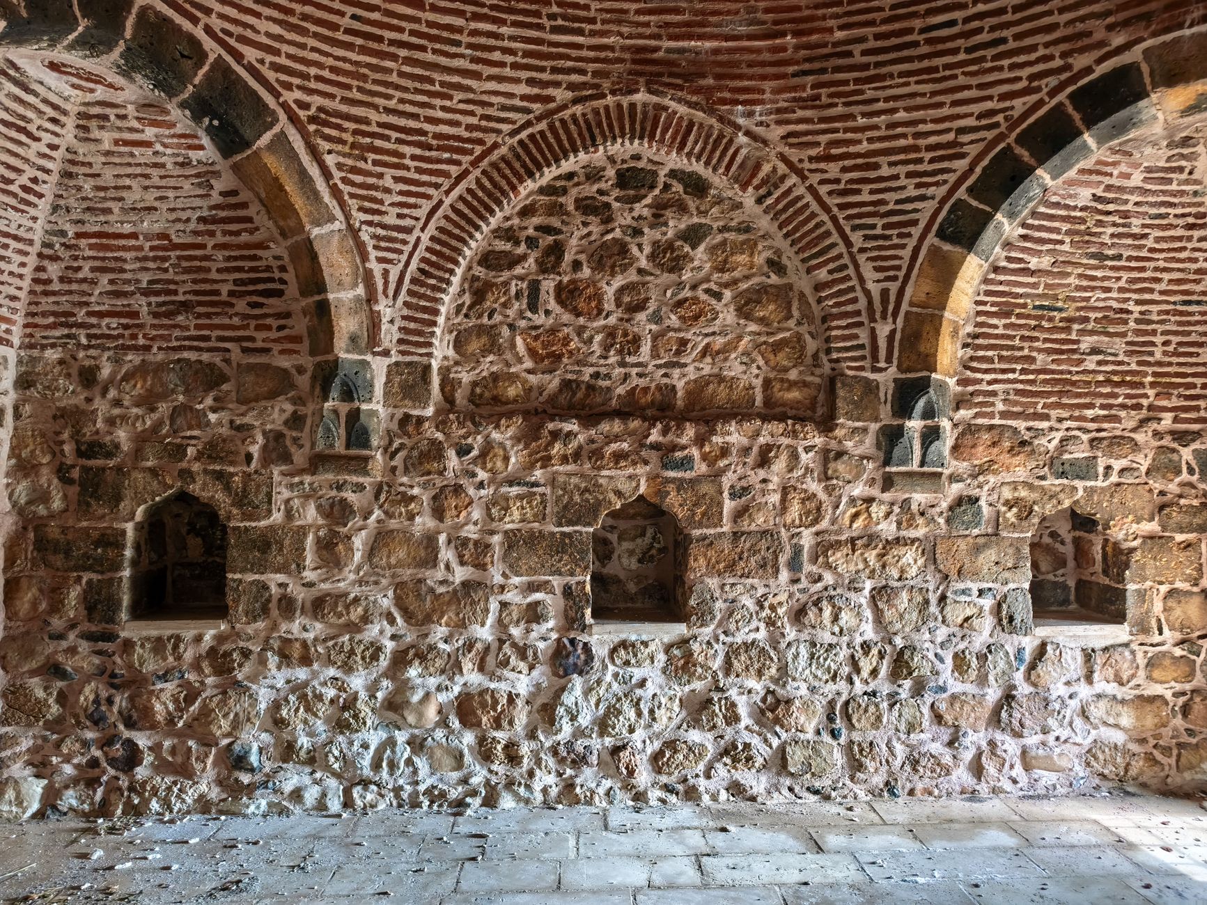 El silencio milenario de los baños de vapor turcos de Bursa: arquitectura abovedada y el arte ancestral del hammam