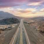 El latido intermodal de la Autopista Trans-Emiratos: Ingeniería viaria, logística inteligente y conectividad en el desierto de Rub al-Jali