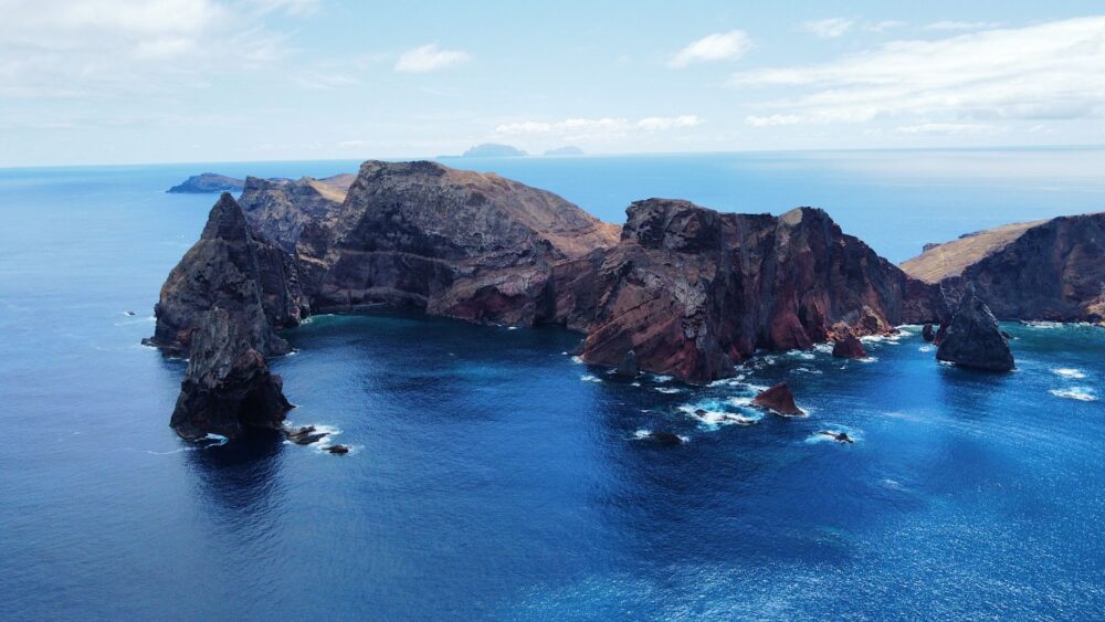 El Santuario Submarino de Socorro: Volcanismo Oceánico, Gigantes Pelágicos y Conservación en el Archipiélago de Revillagigedo