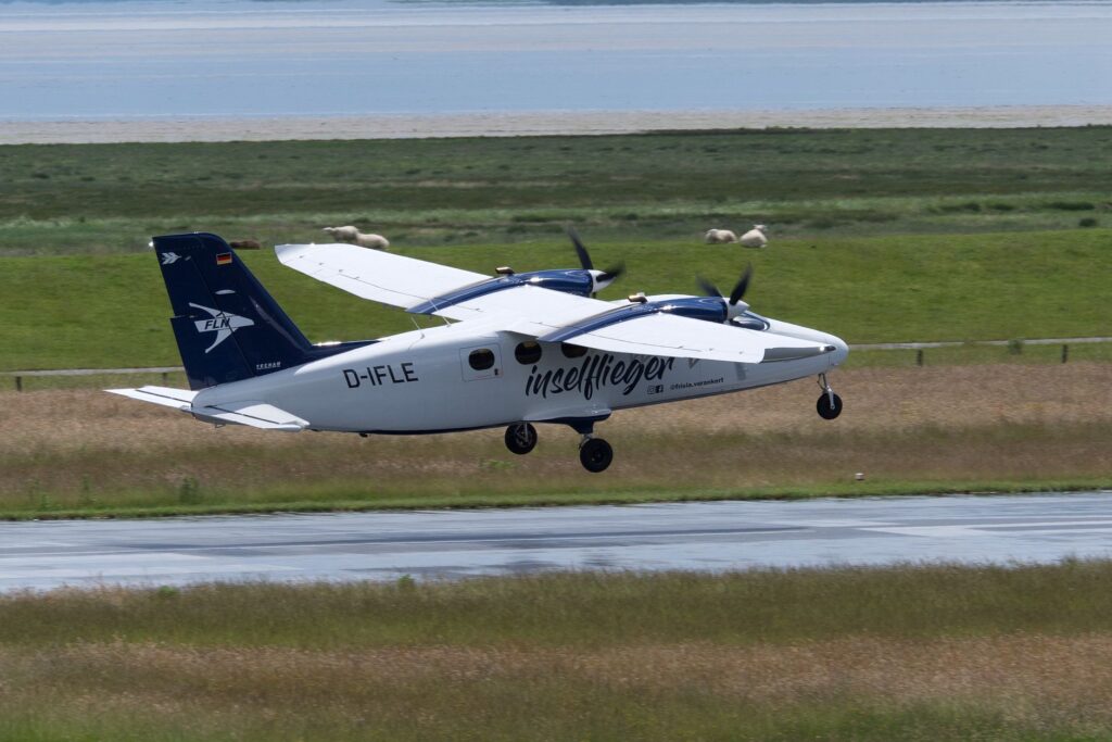 La Conectividad Aérea de las Islas Shetland: Aterrizajes en Zonas Ventosas y Logística en el Atlántico Norte