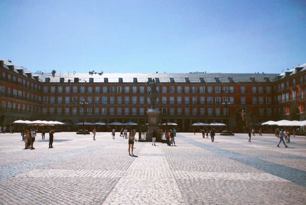 Madrid al ritmo de los barrios: cinco días entre tabernas centenarias, arte y vida cotidiana