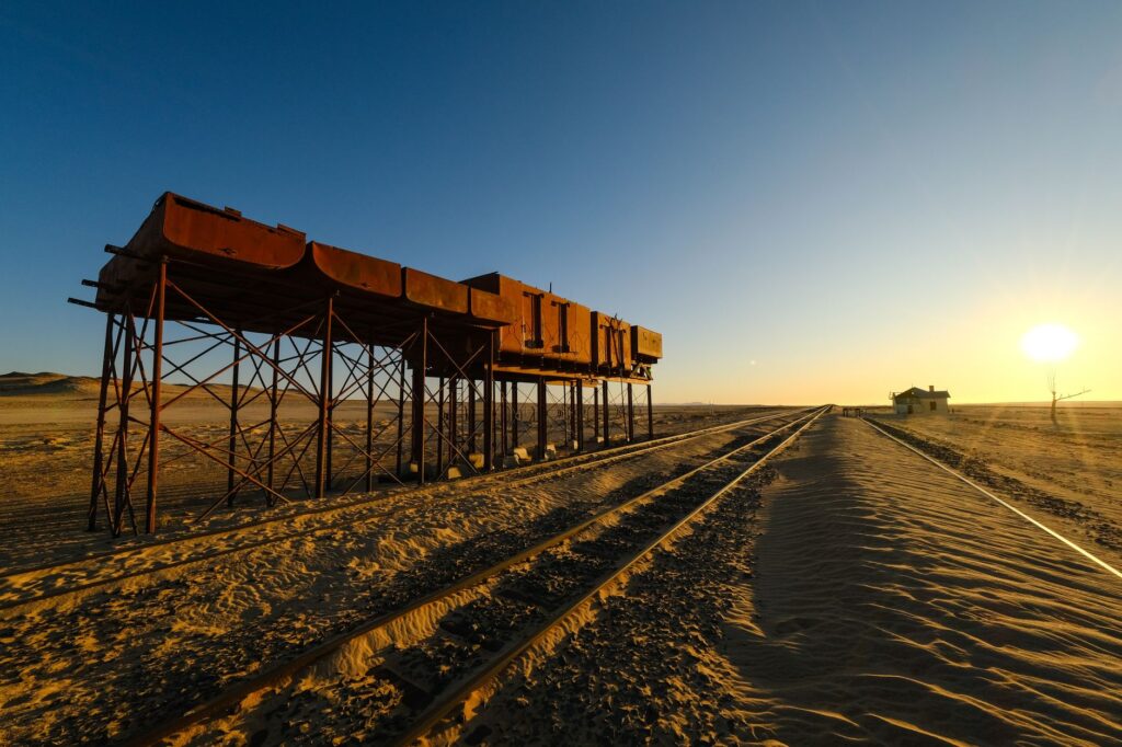 La Travesía del Ferrocarril del Hedjaz: Guía de Expedición y Logística Ferroviaria por los Páramos Desérticos de Amán a Medina