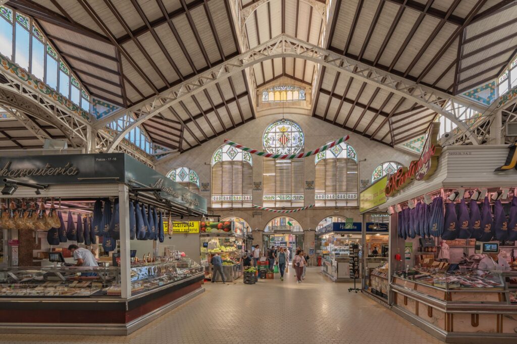 El secreto de la harina y la piedra: la liturgia del Mercado Central de Valencia y los tesoros de la huerta