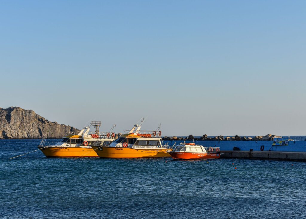 El latido meridional del archipiélago de las Eolias: Vapores de caleta, muelles volcánicos y la conectividad insular de Lipari