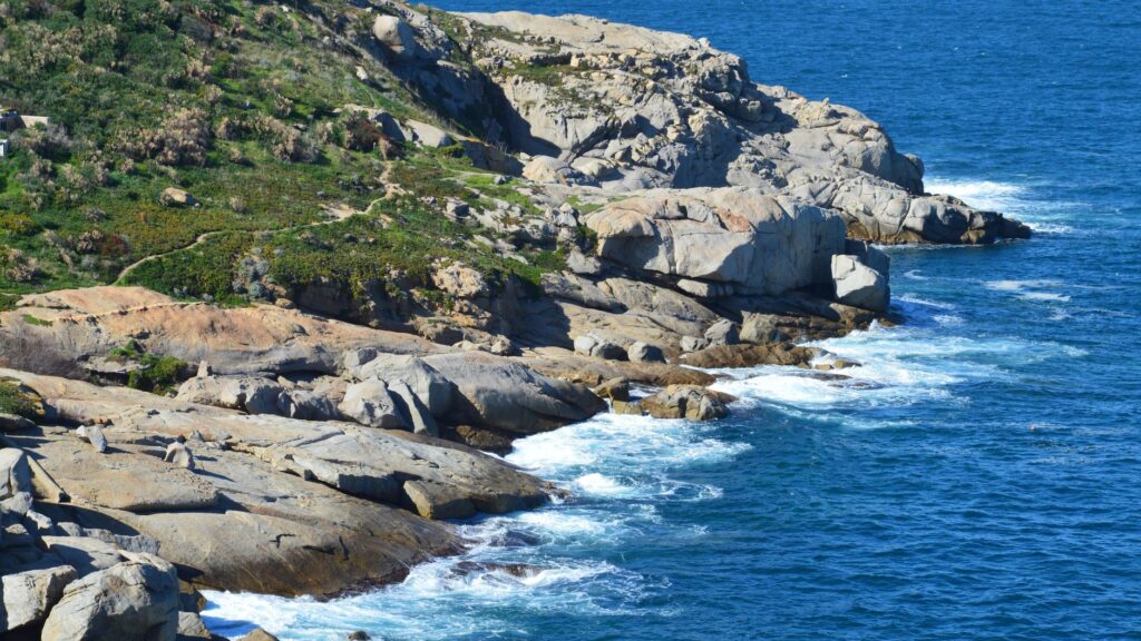 El laberinto intermodal del archipiélago de las islas de Scilly: lanchas de marea, helicópteros de niebla y la frágil conectividad de un confín atlántico