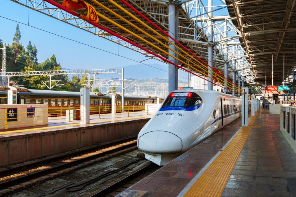 El colapso aéreo en Asia de 2026 y la resurrección de los trenes transcontinentales