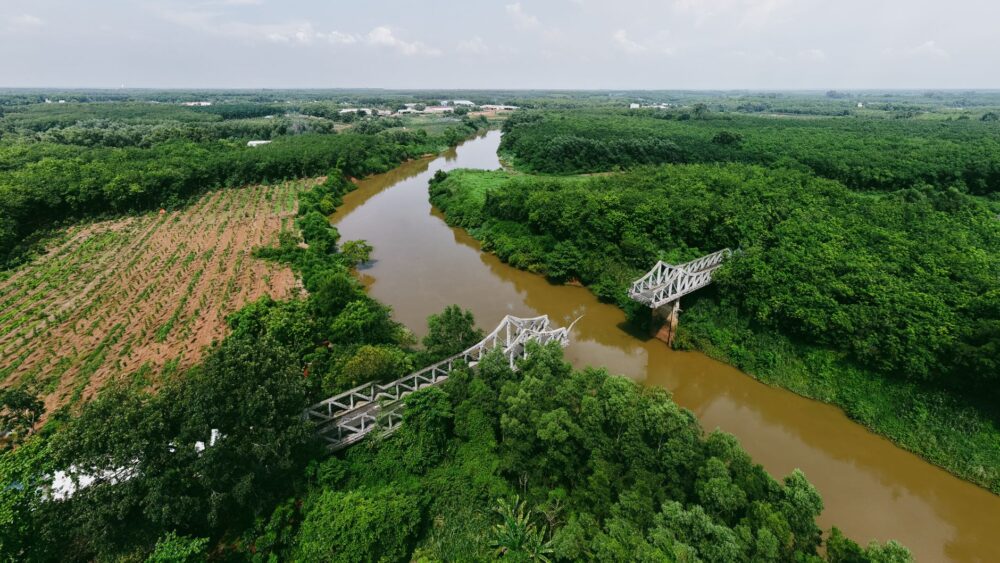 El Expreso de la Reunificación: Ingeniería de manglares, logística de posguerra y la columna vertebral de Vietnam