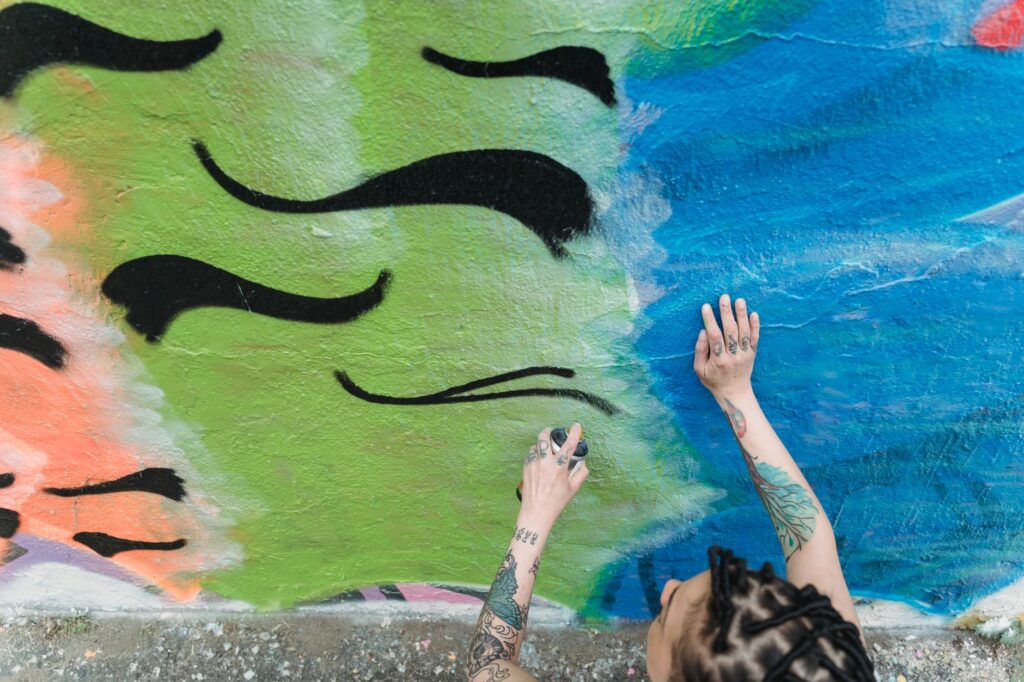 Bogotá a pie: el triunfo global de la capital colombiana como epicentro mundial de movilidad peatonal, innovación y arte urbano