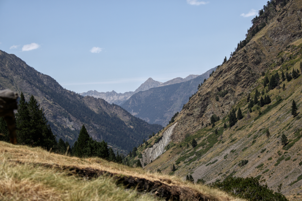 La Travesía del Sendero de GR 10 en los Pirineos Franceses: Guía de Expedición y Senderismo por la Espina Dorsal Atlántico-Mediterránea