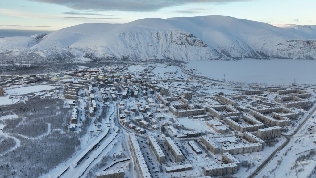 El Expreso de los Fiordos: Ingeniería costera, logística insular y la conectividad ferroviaria en el norte de Noruega