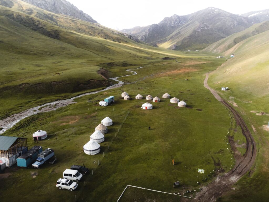 El refugio de la marmota en los pastizales de altitud de la cordillera del Pamir: ecología nival y conservación en las alturas tayikas