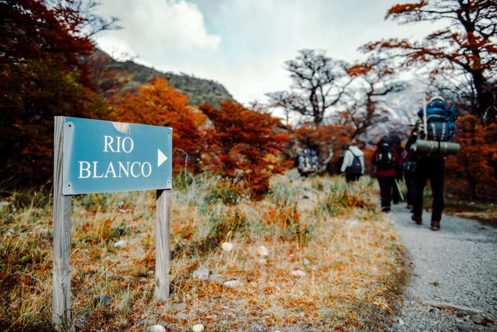 El arte del aprovisionamiento viajero: cómo anticiparse a las grandes rebajas de otoño para asegurar la ruta perfecta