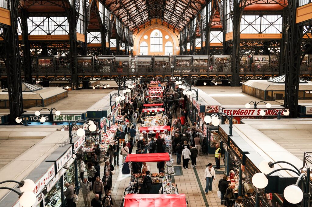 El secreto de la piedra y la alcaparra: la liturgia del Mercado Central de Budapest y los tesoros de la cuenca del Danubio