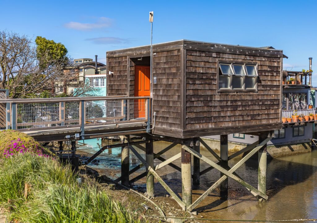 El latido meridional de Chiloé: Canales de marea, palafitos centenarios y la conectividad insular de la Patagonia chilena