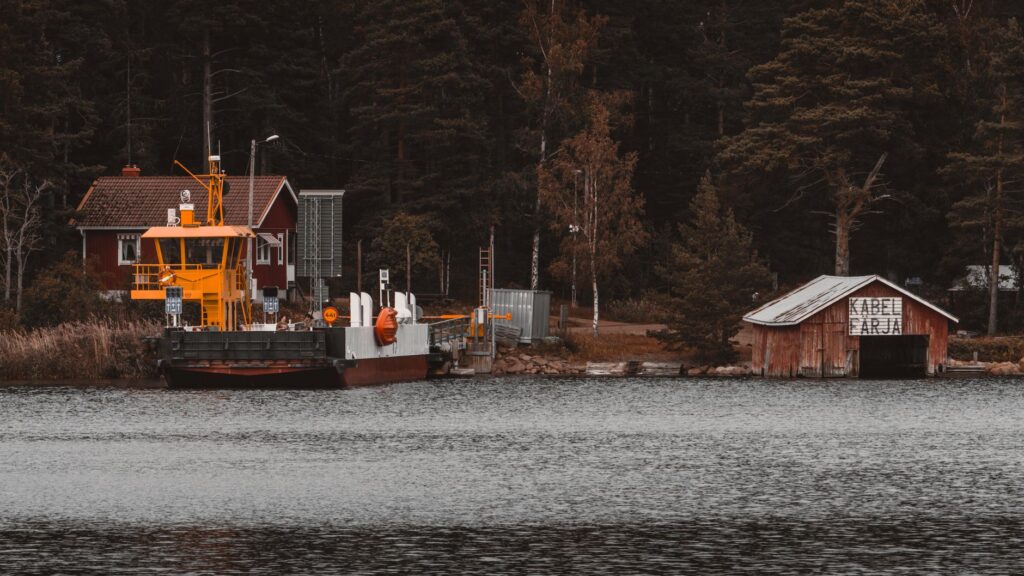 El laberinto de las penínsulas lacustres: cómo el transporte híbrido y los corredores multimodales transforman la movilidad en el archipiélago de Åland