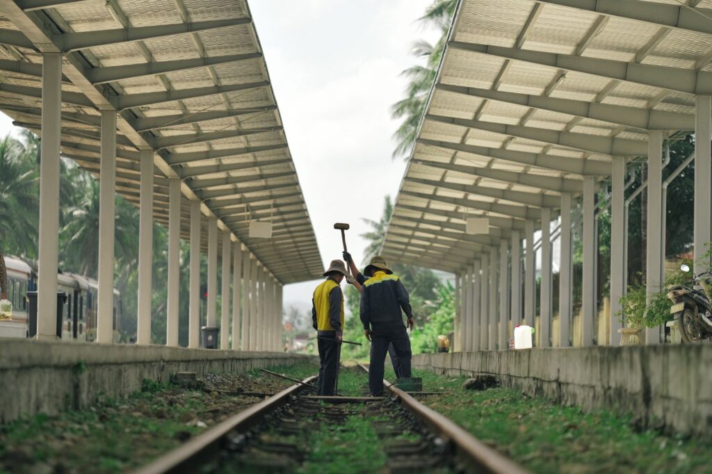 El Ferrocarril del Istmo de Tehuantepec: Ingeniería de selva, logística bioceánica y la conectividad ferroviaria histórica en México