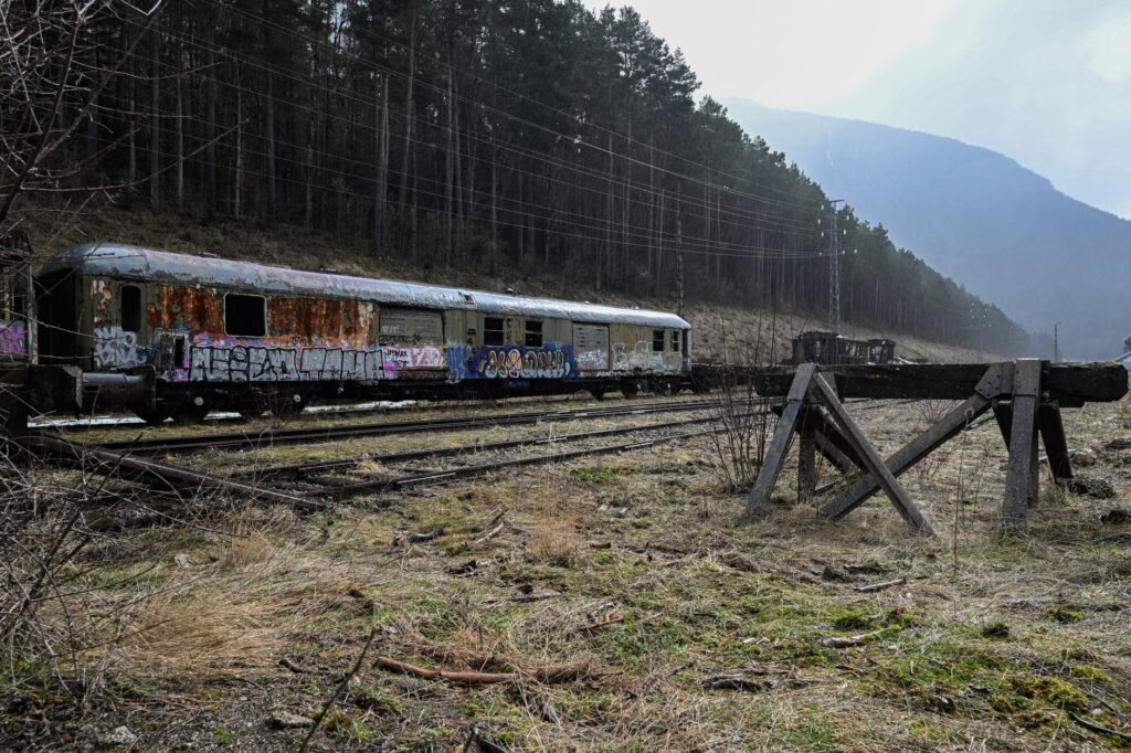 El latido de hierro del Ferrocarril Transandino: Ingeniería de alta montaña, desafíos geotécnicos y la conectividad perdida entre los Andes