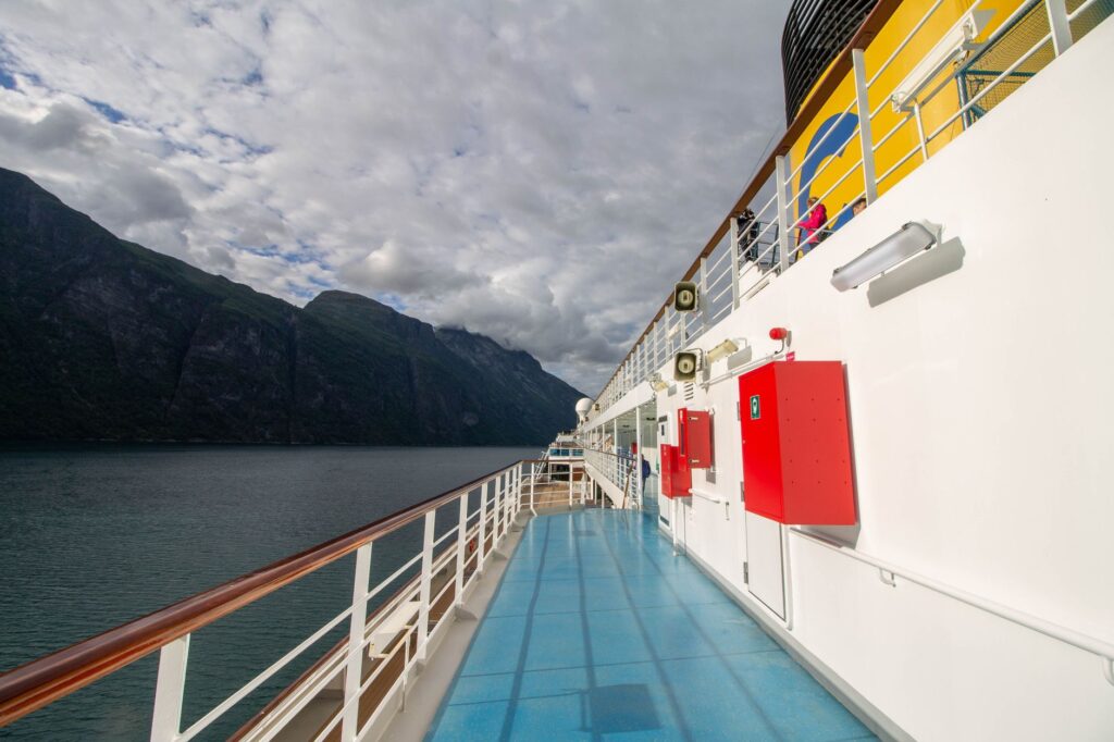 Silencio en los fiordos: la revolución eléctrica del transporte marítimo en Noruega