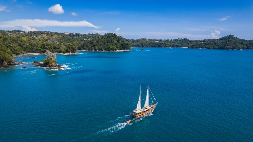 La Travesía del Archipiélago de las Bisagos a Vela: Guía de Navegación Oceánica y Logística Náutica por el Atlántico Tropical Africano