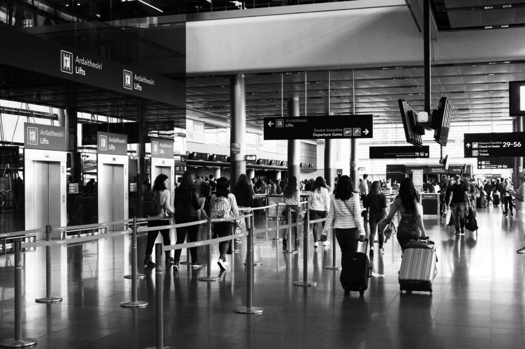 El verano europeo de 2026 sobre raíles y asfalto: guía de supervivencia para el viajero informado