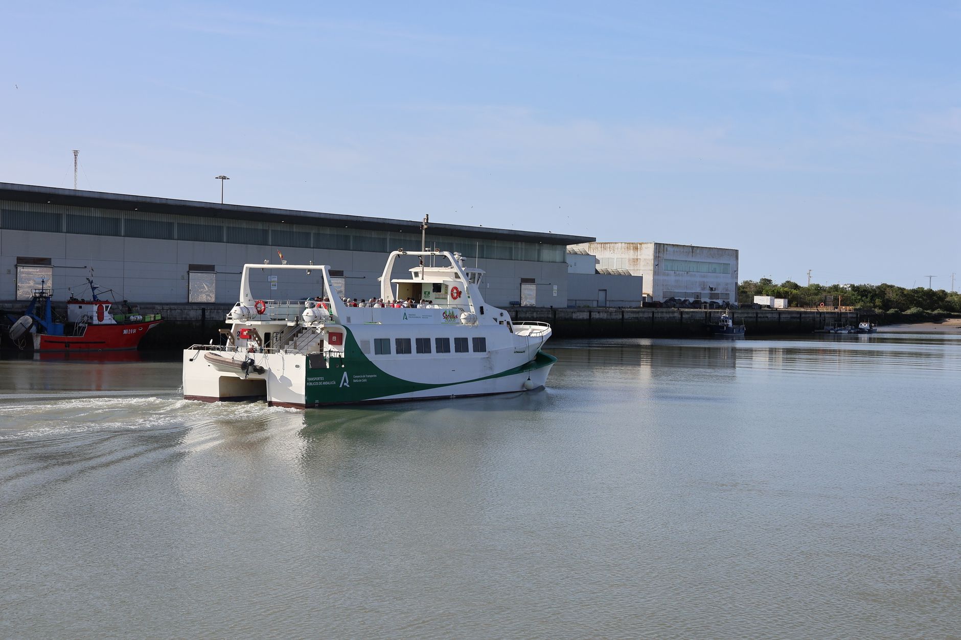 El laberinto de las mareas atlánticas: cómo el transporte anfibio y la movilidad eléctrica transforman la Bretaña costera
