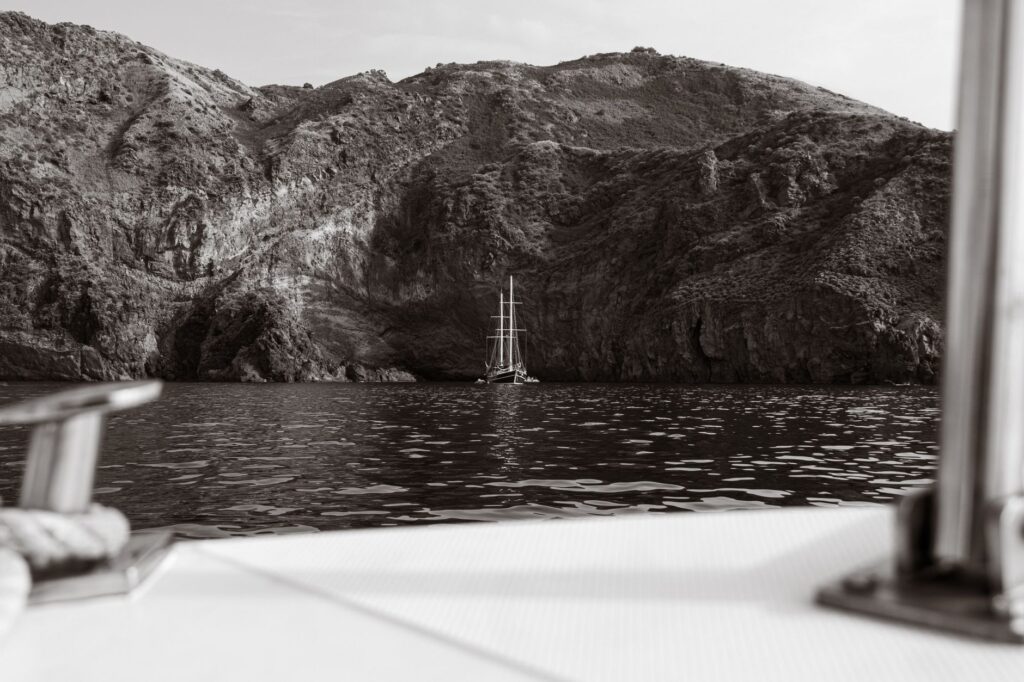 La Travesía del Estrecho de Cook a Vela: Guía de Navegación Oceánica y Logística Marina por las Aguas Salvajes de Nueva Zelanda