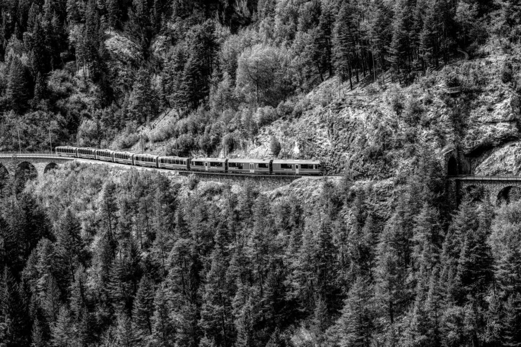 El cruce del Bernina: crónica sobre raíles a través del espinazo alpino