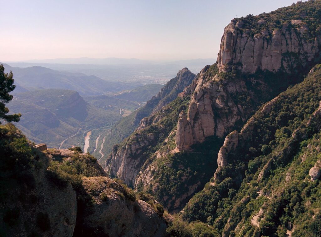 Medio siglo de pisadas: la mítica travesía Matagalls-Montserrat conmemora su gran hito