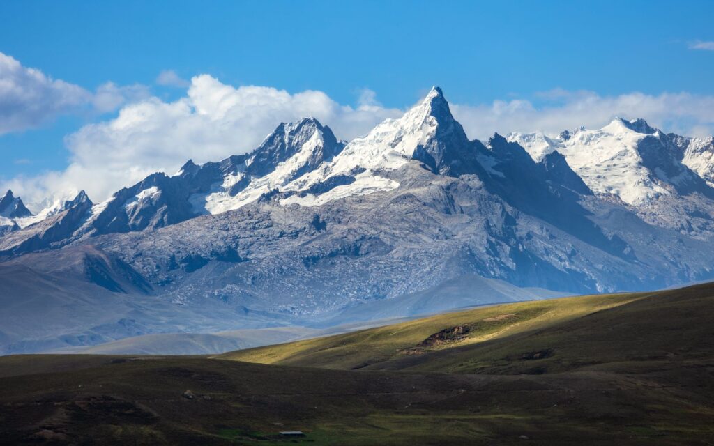 La Travesía del Camino Inca Clásico: Guía de Expedición y Senderismo de Alta Montaña por la Cordillera Andina del Perú