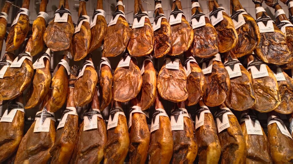 El secreto de la sal y el roble: la liturgia del jamón de bellota y los secaderos naturales en Jabugo