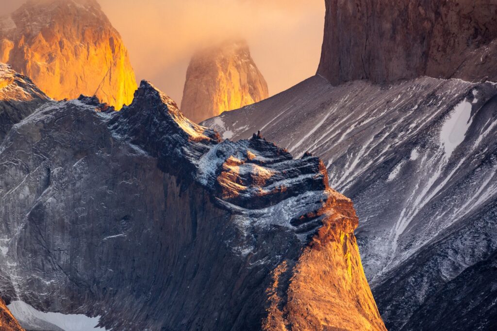 La Travesía del Circuito de las Torres del Paine en Autonomía: Guía de Expedición y Senderismo por la Patagonia Andina