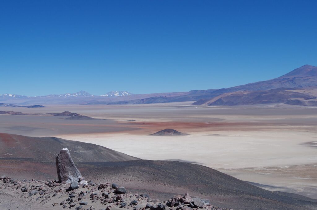 El silencio de las alturas en la Puna de Atacama: Logística, trenes de altura y la conectividad invisible del altiplano