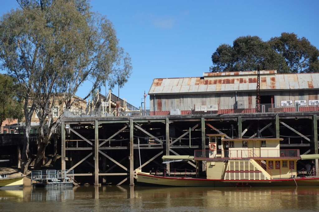 La Conectividad Fluvial del Río Murray: Navegación, Infraestructura y Logística en el Corazón de Australia