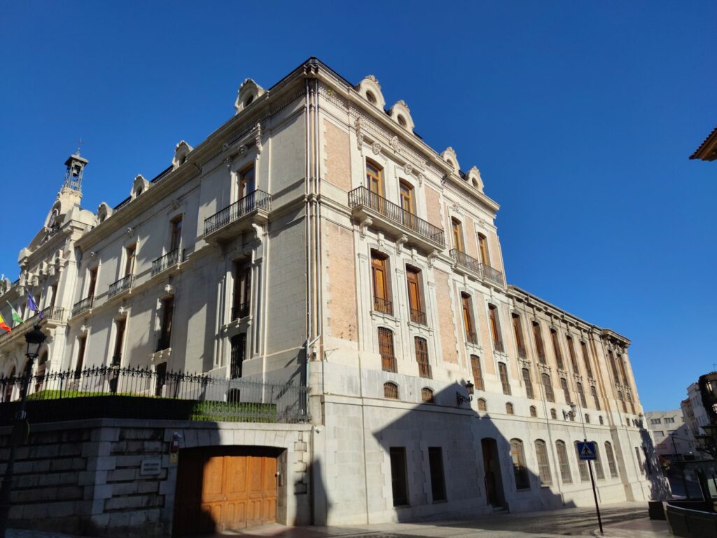 El secreto de la juncia y la sierra: la liturgia del Mercado Central de Jaén y los tesoros de la Campiña