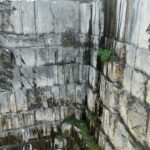 El latido de la piedra volcánica: cantería, escuadra y memoria en los obradores de Carrara