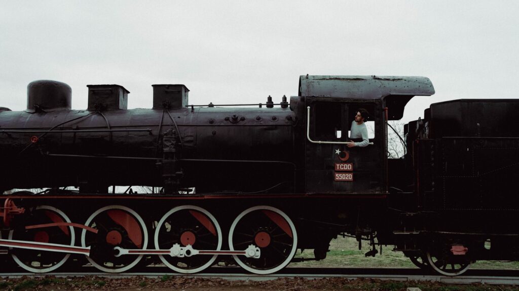 El latido de los trenes de vapor en la sabana: Ingeniería centenaria y conectividad en el Ferrocarril del Norte de Kenia