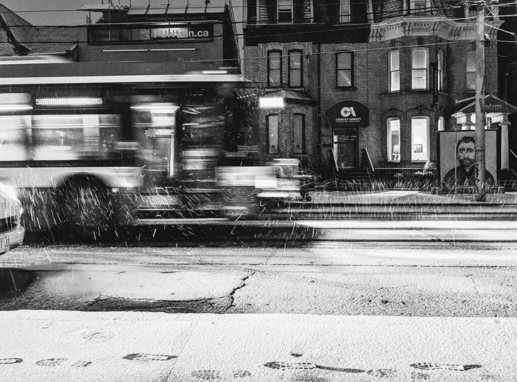 Chauffeuropolis: La metamorfosis del transporte de lujo en Toronto y el auge del chárter ejecutivo