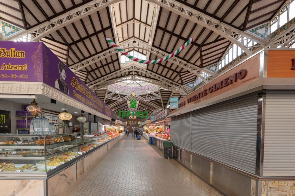 El laberinto del gusto: Una inmersión en el Mercado Central de Valencia y el territorio de la chufa